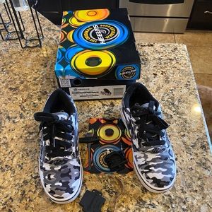 Boys Sketchers Heelys Shoes Camo Size 3